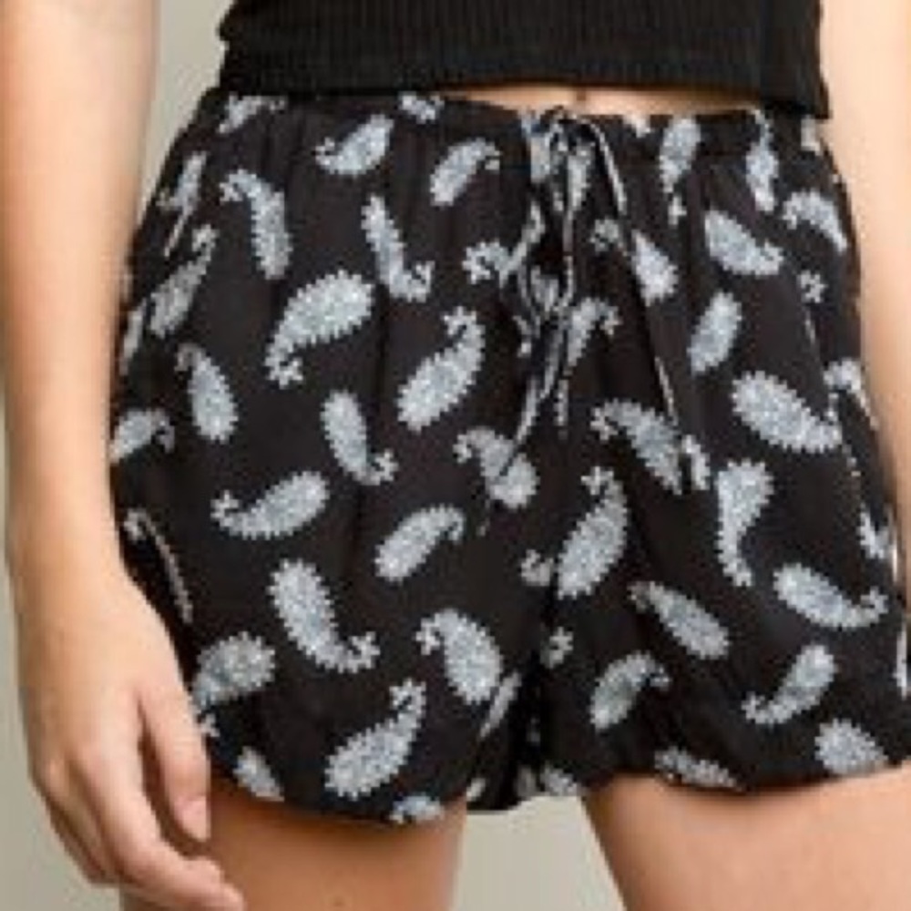 BRANDY MELVILLE PAISLEY PATTERNED SHORTS